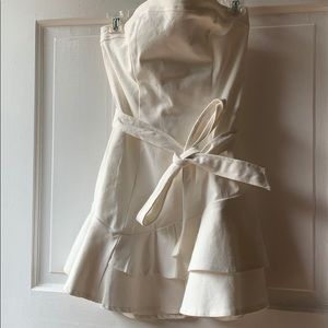 White denim strapless dress with tie